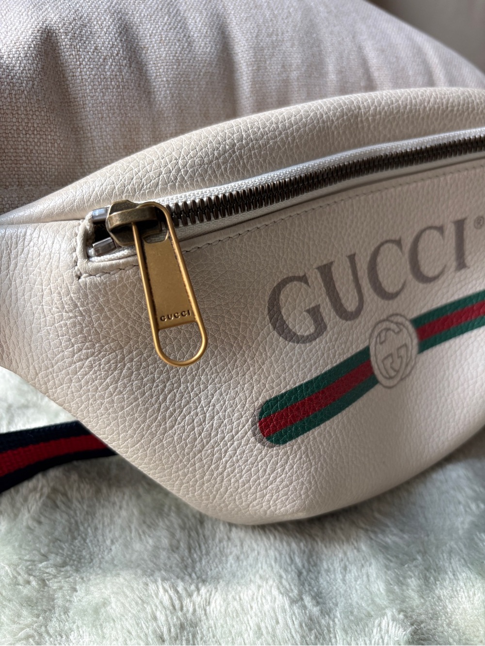 Gucci White Leather Belt Bag with Green-Red Web Stripe - Picture 3 of 5